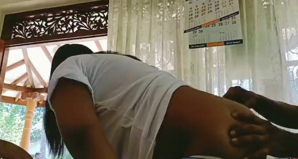 Sri Lankan Ayurvedic Doctor Undress a Women For Treatment – Leaked Part 2