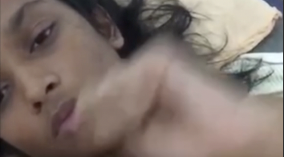 Sri Lankan Girl Royal Masturbation With Brinjal Like Cock